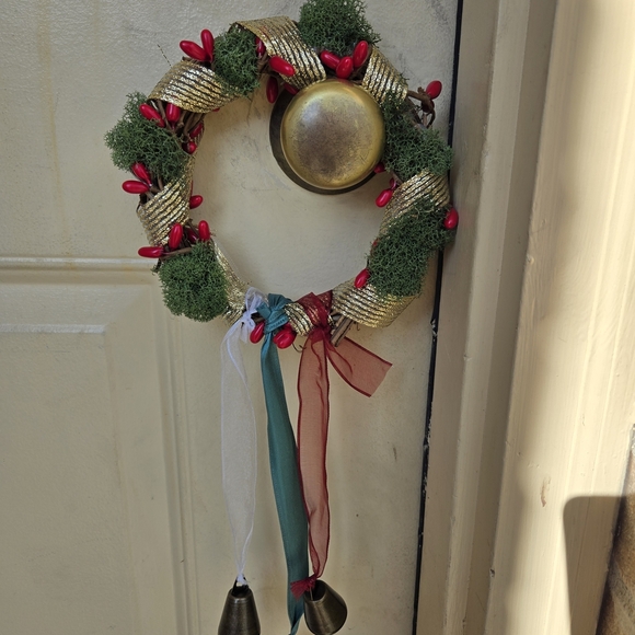 Other - Elegant Gold and Red Holiday Wreath with Bells